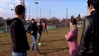 Ervaar De Sensatie Van Een Trio In Deze Franse Orgie