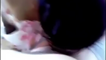 Pasangan Cina Amatur Meneroka Seksualiti Mereka Dalam Video Buatan Sendiri