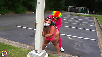 Jaidyn Venus Søger Gratis Sex Med Klovnen Og Møder Gibby The Clown I Offentligheden