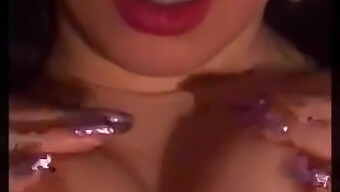 Latina Masturbándose Y Dando Un Delicioso Sexo Oral