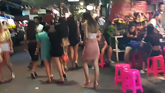 Preparati Per Una Cavalcata Selvaggia Con I Migliori Video Di Camminata Per Le Strade Di Pattaya