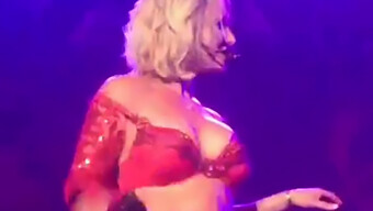 Celebrity Masturbation: Britney Spears Gets A Closeup