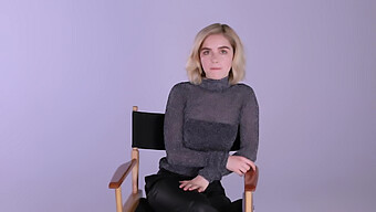 Desafio De Punheta Fofo De Kiernan Shipka