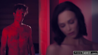 Emily Willis Mendapatkan Vaginanya Dijilat Dan Dientot Oleh Orang Asing Dalam Video Tabu Ini