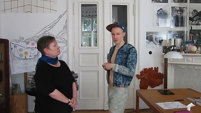 To Liderlige Twinks Får Deres Røv Kneppet I En Hot Homoseksuel Bdsm-Scene