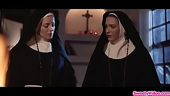 Las Monjas Lesbianas Se Entregan Al Cunnilingus Y A Los Besos