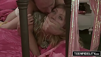 Ivy Wolfe'S Verjaardagsverrassing Met Een Rommelige Creampie