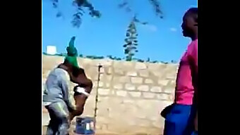 Regardez Ces Filles Africaines Se Montrer Coquines Devant La Caméra Dans Cette Vidéo