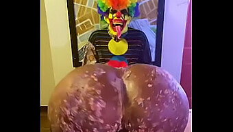 Victoria Cakes Ve Gibby The Clown, Bu Ev Yapımı Porno Videosunda Pisleşiyorlar