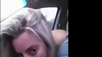 Aksi Blowjob Yang Berpusat Pada Kereta Dengan Seorang Babe Panas