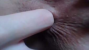 Amateur Babe'S Deep Anal Fingering And Extreme Close-Up Play