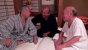 ¡japonés Shogeo Tokuda Y Amigos Tienen Una Fiesta Salvaje Con Grandes Tetas Naturales! ¡no Te Pierdas Esta Escena Caliente!