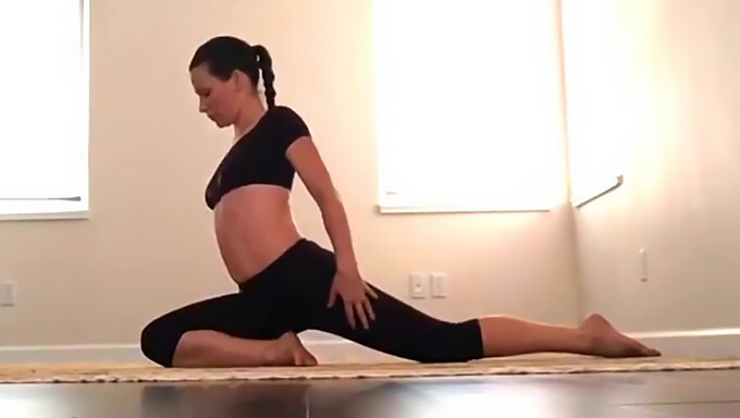 ¡milfing En Su Mejor Momento: La Sesión De Yoga Ardiente De Evangeline Lilly!