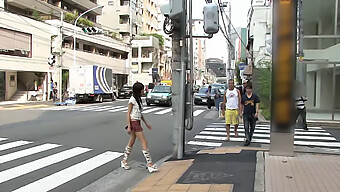 La Jeune Japonaise Kaoruko Se Fait Remplir Les Gros Seins Naturels De Sperme Dans Un Trio Torride