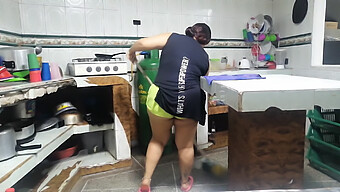 Vidéo Maison D'Une Milf Colombienne Avalant Le Sperme De Son Beau-Fils