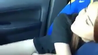 Filipina In Einem Auto: Ein Dampfendes Video