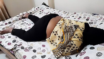 Novia India Gordita De 18 Años Experimenta Su Primer Encuentro Sexual Con Su Novio