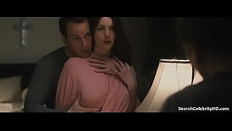 La Caliente Estrella Porno Liv Tyler En Una Escena En Solitario Y Ardiente Con Sus Grandes Tetas Naturales