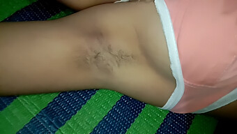 Garota Indiana De 18 Anos Se Masturba Nua