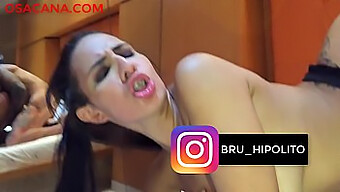 جنس فموي وكس مع لاتينية ذات مؤخرة كبيرة في حفلة جماعية متوحشة