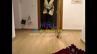 Marel69 - Volg Me Op Twitter En Kijk Hoe Ik Geneukt Word Door Een Pizza Bezorger En Een Man In Mijn Appartement - Amateur.Com Video