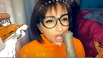 Nagy Seggű Latin Velma Szopja Scooby Doo Farkát Ebben A Hd Videóban