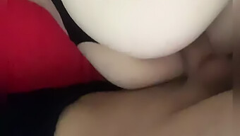 Una Chica Amateur De 18 Años Con Tetas Pequeñas Es Follada En Un Video Casero